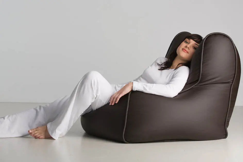 The Oasis Alta Beanbag combines comfort with contemporary design, featuring a generously sized silhouette that adapts to your body's contours.